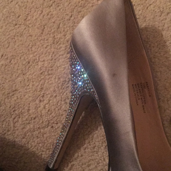 Steve Madden silver satin rhinestone heel - Picture 5 of 6